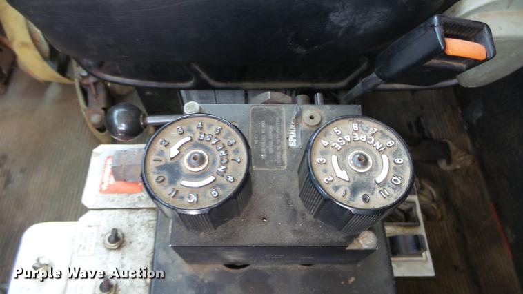 image for item DE7161 2005 Peterbilt 335 dump truck