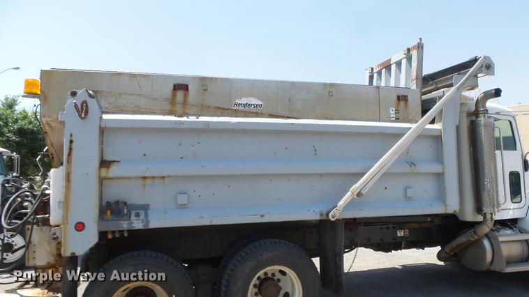 image for item DE7161 2005 Peterbilt 335 dump truck