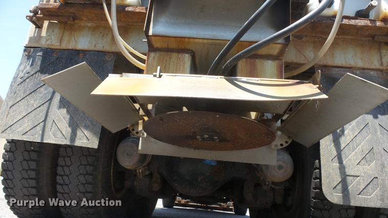 image for item DE7161 2005 Peterbilt 335 dump truck