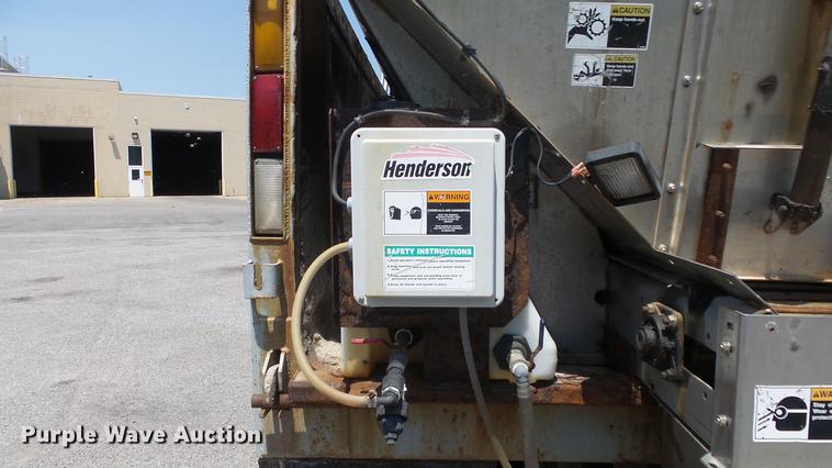 image for item DE7161 2005 Peterbilt 335 dump truck