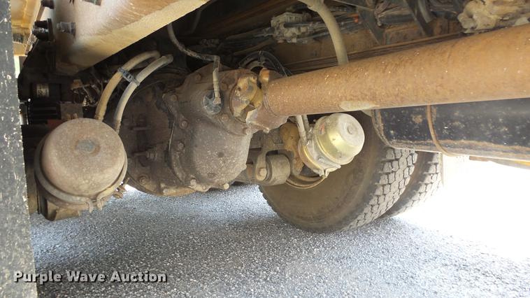 image for item DE7161 2005 Peterbilt 335 dump truck