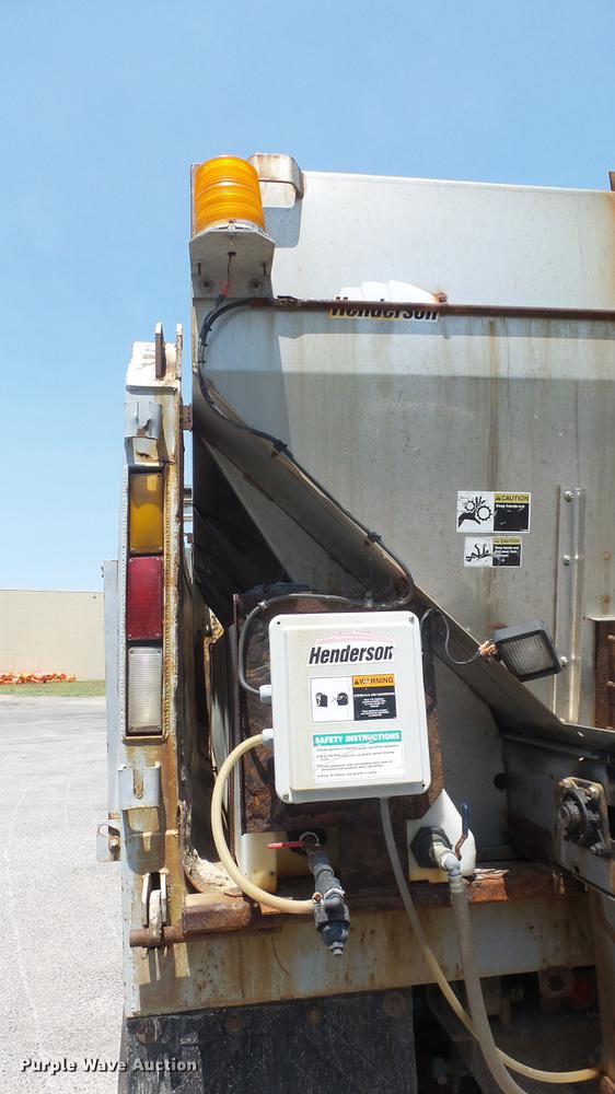 image for item DE7161 2005 Peterbilt 335 dump truck