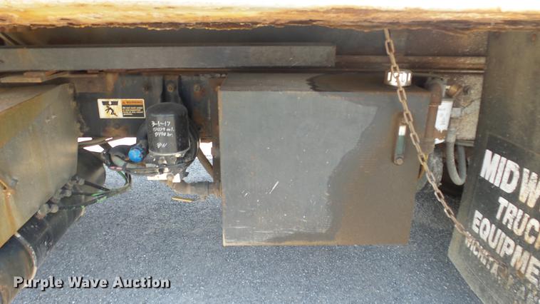 image for item DE7161 2005 Peterbilt 335 dump truck