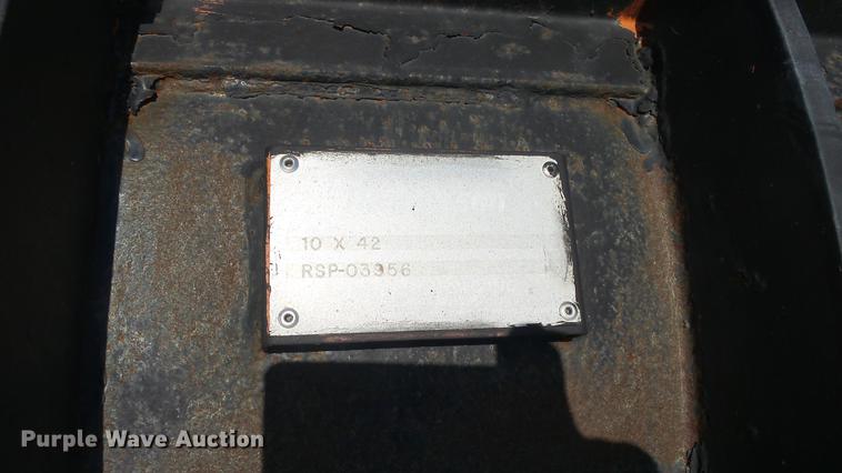 image for item DE7161 2005 Peterbilt 335 dump truck