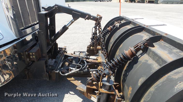 image for item DE7161 2005 Peterbilt 335 dump truck