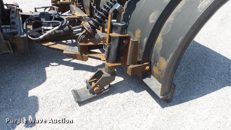 image for item DE7161 2005 Peterbilt 335 dump truck