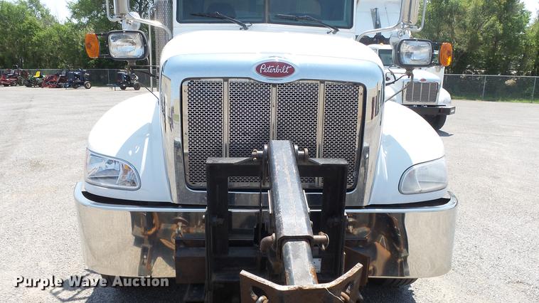 image for item DE7161 2005 Peterbilt 335 dump truck