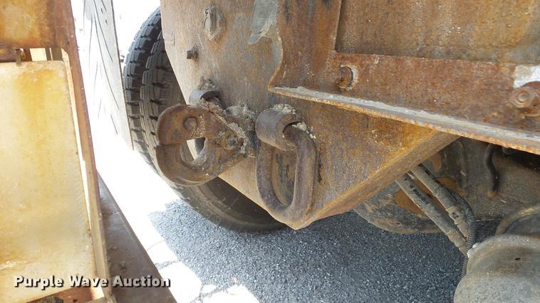 image for item DE7161 2005 Peterbilt 335 dump truck