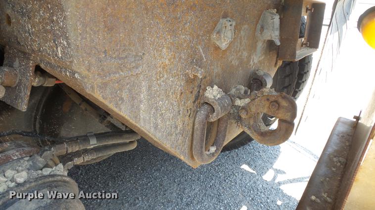 image for item DE7161 2005 Peterbilt 335 dump truck