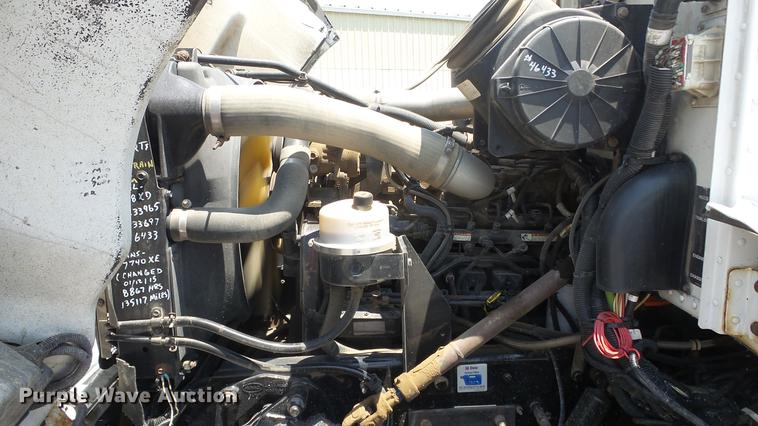 image for item DE7161 2005 Peterbilt 335 dump truck