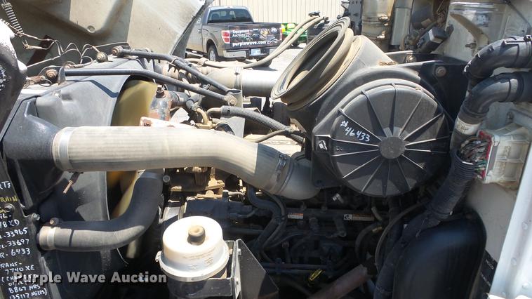 image for item DE7161 2005 Peterbilt 335 dump truck