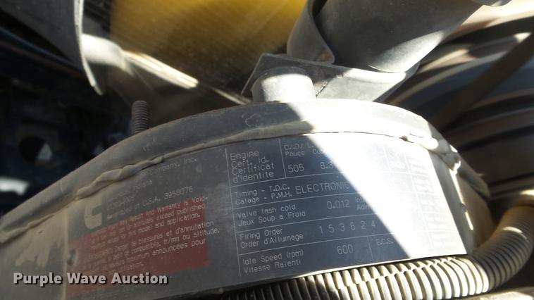 image for item DE7161 2005 Peterbilt 335 dump truck