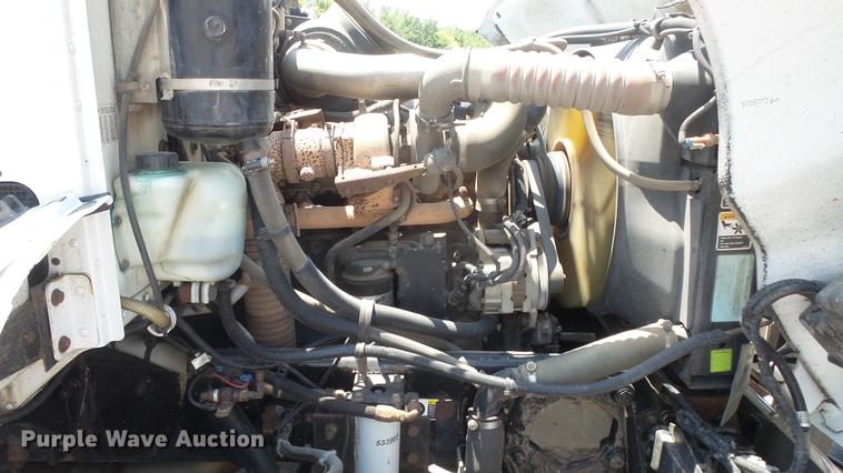 image for item DE7161 2005 Peterbilt 335 dump truck