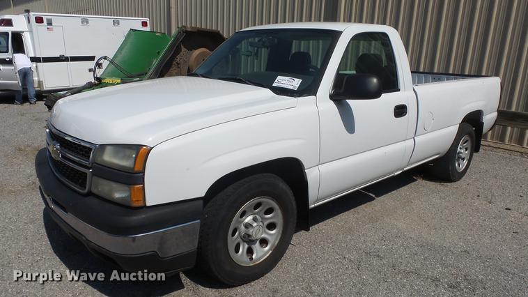 image for item DE7171 2006 Chevrolet Silverado 1500 pickup truck