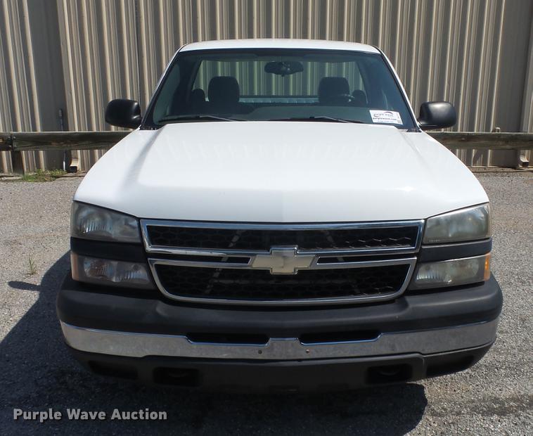 image for item DE7171 2006 Chevrolet Silverado 1500 pickup truck