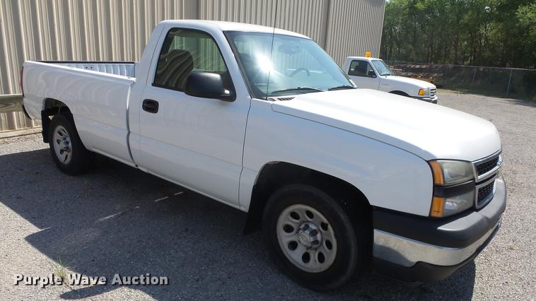 image for item DE7171 2006 Chevrolet Silverado 1500 pickup truck