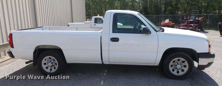 image for item DE7171 2006 Chevrolet Silverado 1500 pickup truck