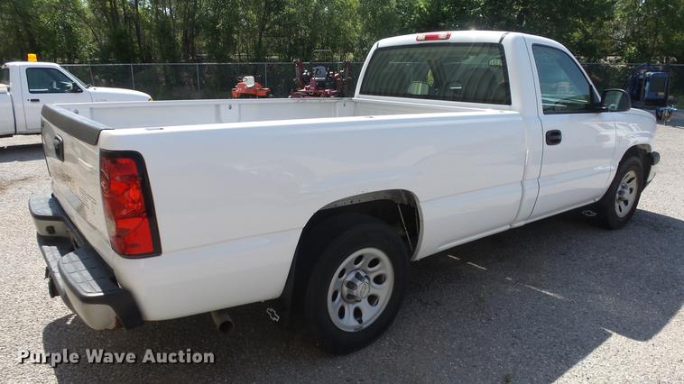 image for item DE7171 2006 Chevrolet Silverado 1500 pickup truck