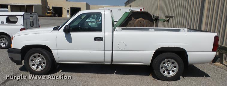image for item DE7171 2006 Chevrolet Silverado 1500 pickup truck