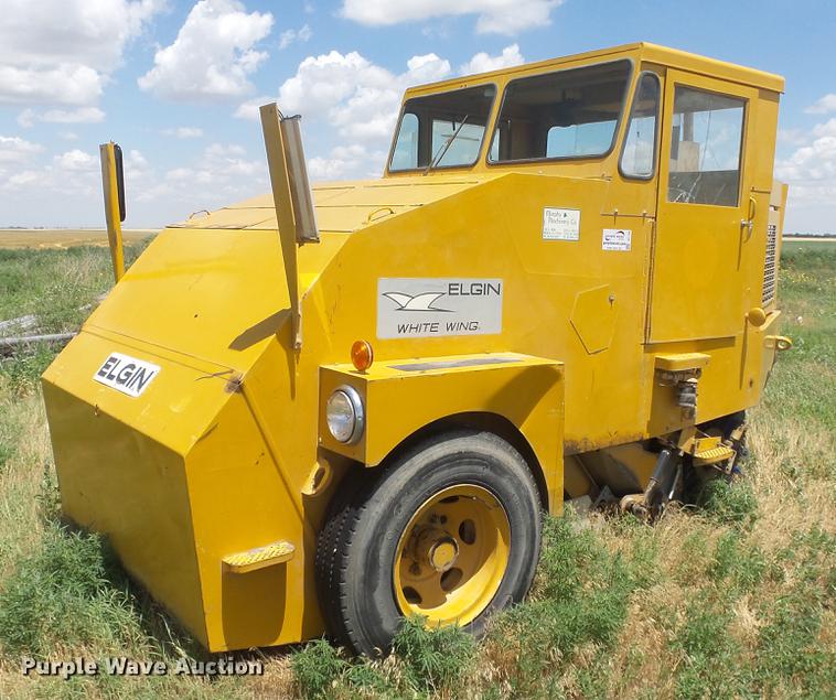 1977 Elgin White Wing T street sweeper in Lewis, KS | Item DE7180 sold