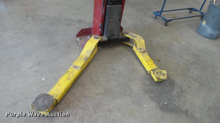 image for item DT9064 Challenger two post vehicle lift