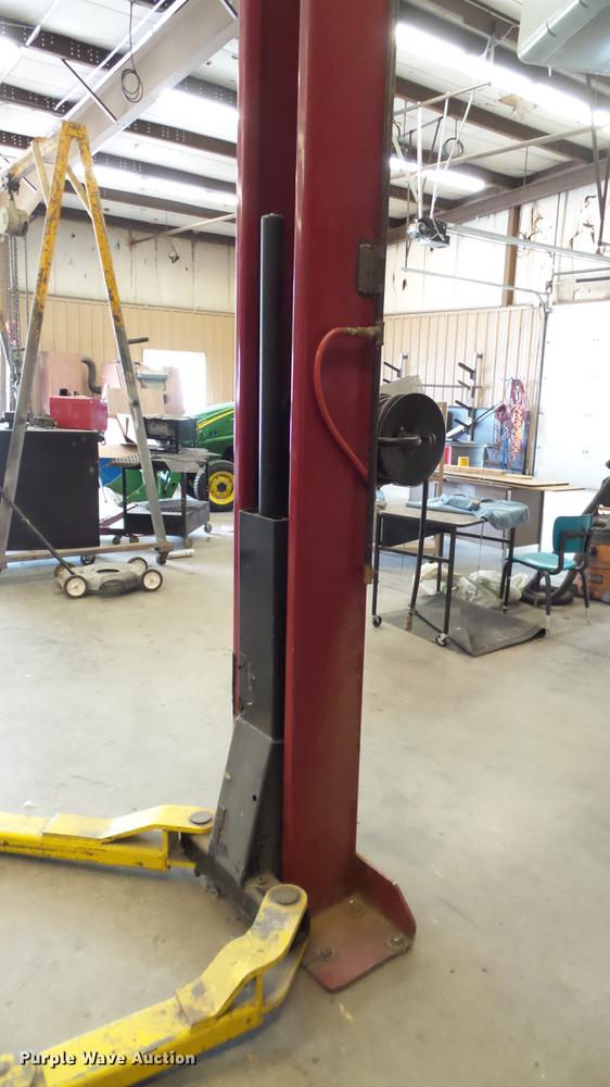 image for item DT9064 Challenger two post vehicle lift