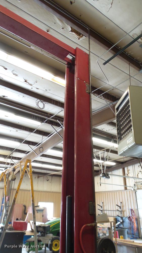 image for item DT9064 Challenger two post vehicle lift