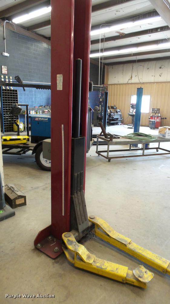 image for item DT9064 Challenger two post vehicle lift