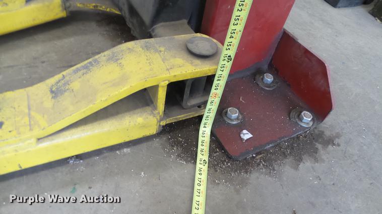 image for item DT9064 Challenger two post vehicle lift