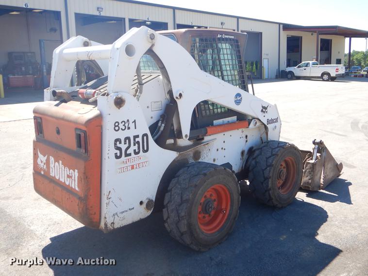 image for item EI9224 2003 Bobcat S250 skid steer