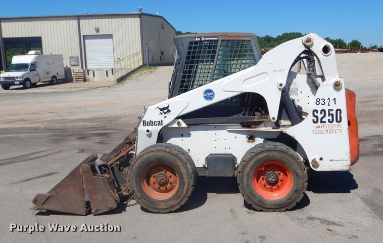 image for item EI9224 2003 Bobcat S250 skid steer