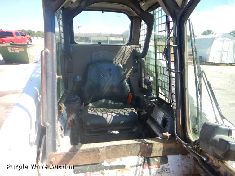 image for item EI9224 2003 Bobcat S250 skid steer