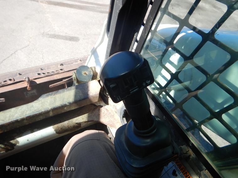 image for item EI9224 2003 Bobcat S250 skid steer