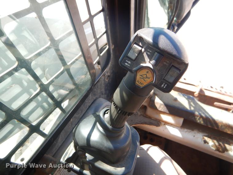 image for item EI9224 2003 Bobcat S250 skid steer