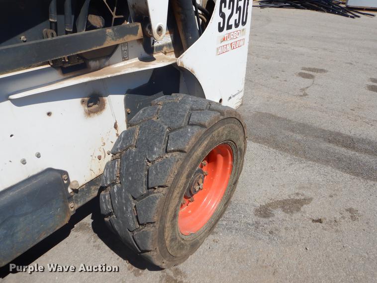 image for item EI9224 2003 Bobcat S250 skid steer