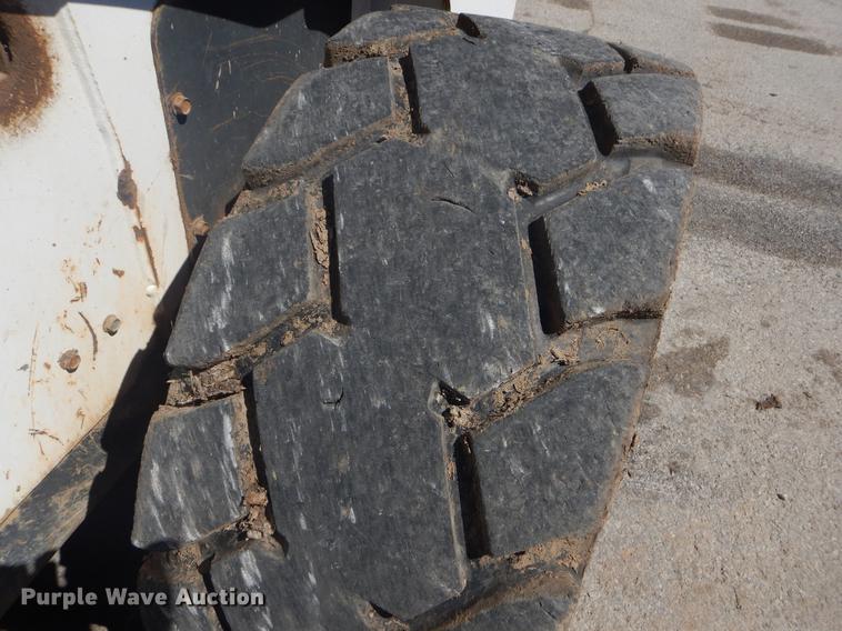 image for item EI9224 2003 Bobcat S250 skid steer