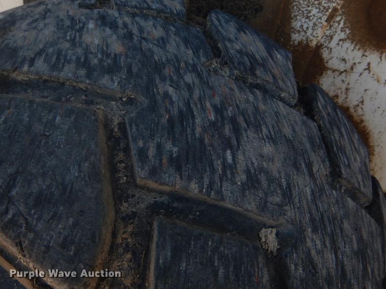 image for item EI9224 2003 Bobcat S250 skid steer