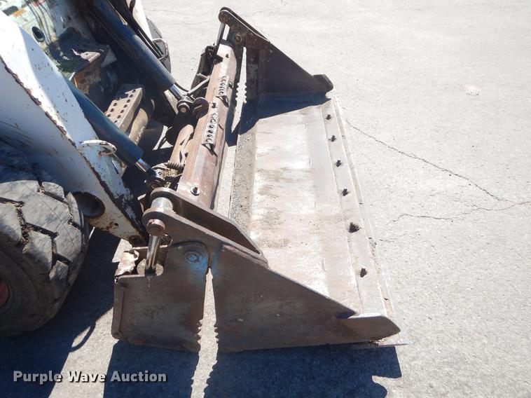 image for item EI9224 2003 Bobcat S250 skid steer