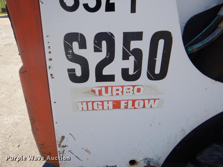 image for item EI9224 2003 Bobcat S250 skid steer