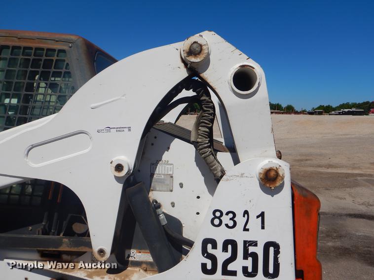 image for item EI9224 2003 Bobcat S250 skid steer