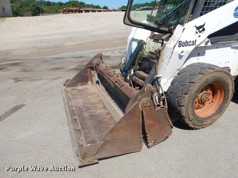 image for item EI9224 2003 Bobcat S250 skid steer
