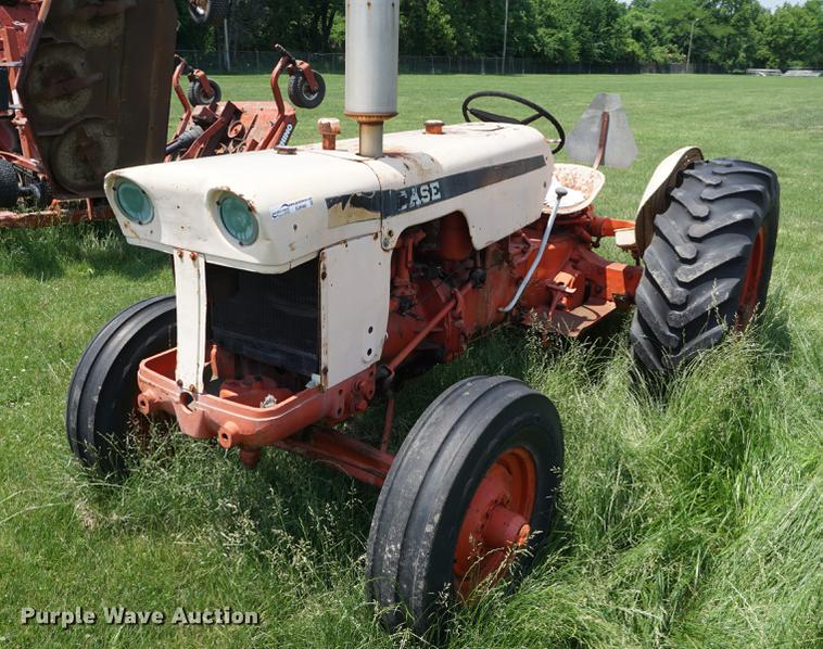 image for item EJ9468 Case 440 tractor