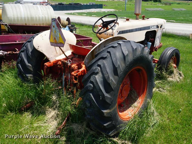 image for item EJ9468 Case 440 tractor