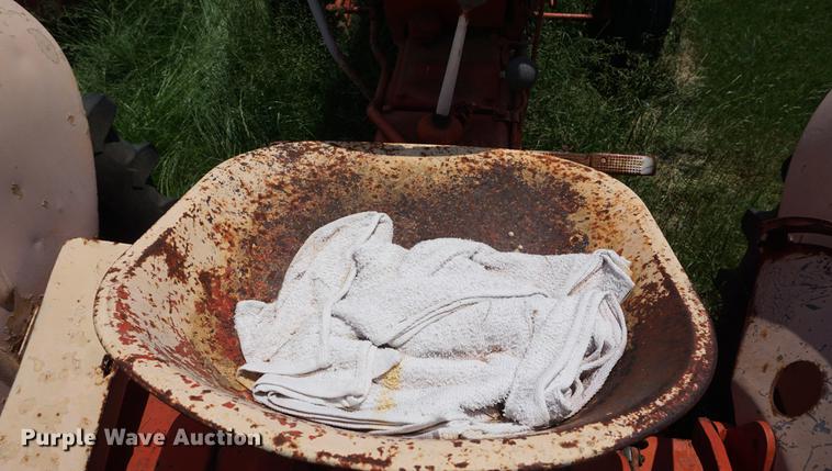 image for item EJ9468 Case 440 tractor