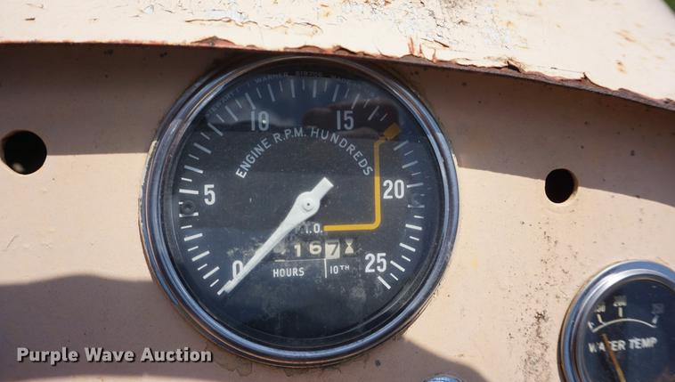 image for item EJ9468 Case 440 tractor