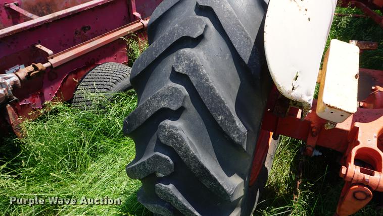 image for item EJ9468 Case 440 tractor