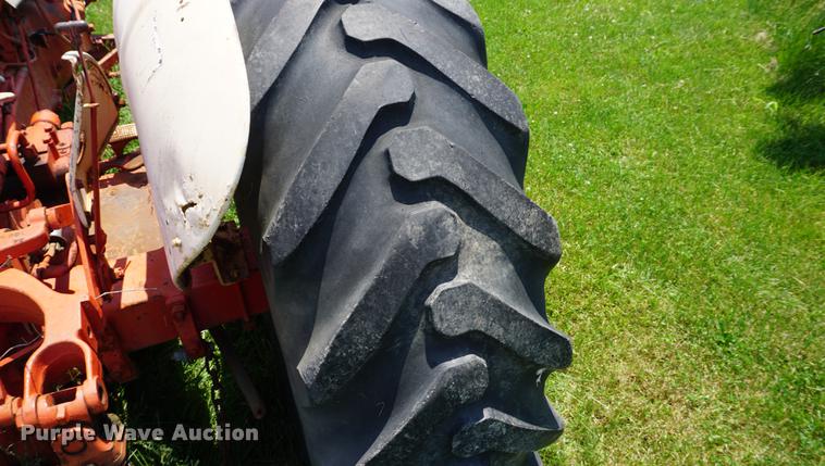 image for item EJ9468 Case 440 tractor