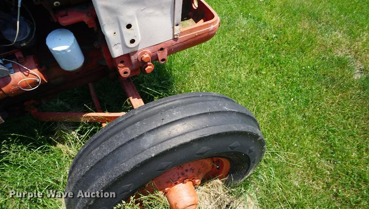 image for item EJ9468 Case 440 tractor