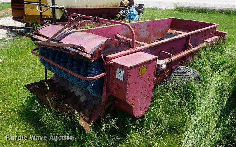 image for item EJ9469 Mill-creek manure spreader