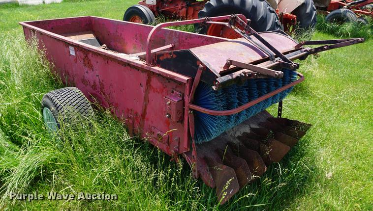 image for item EJ9469 Mill-creek manure spreader